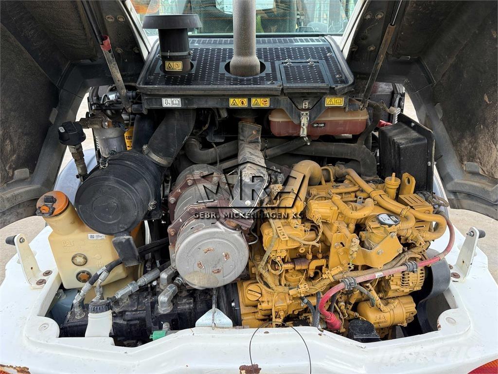 CAT 908M Iekrāvēji uz riteņiem