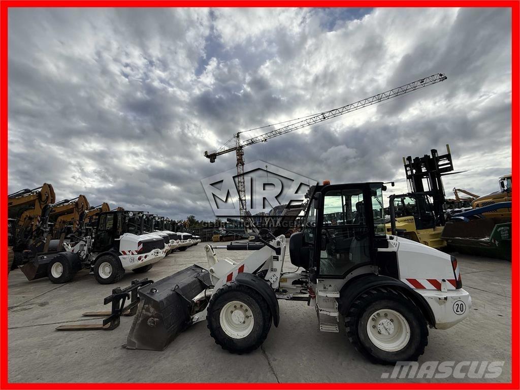 CAT 908M Iekrāvēji uz riteņiem