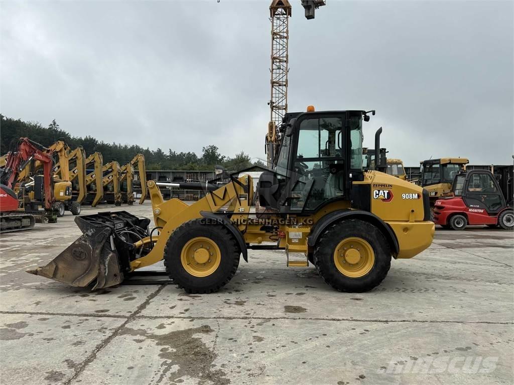 CAT 908M Iekrāvēji uz riteņiem