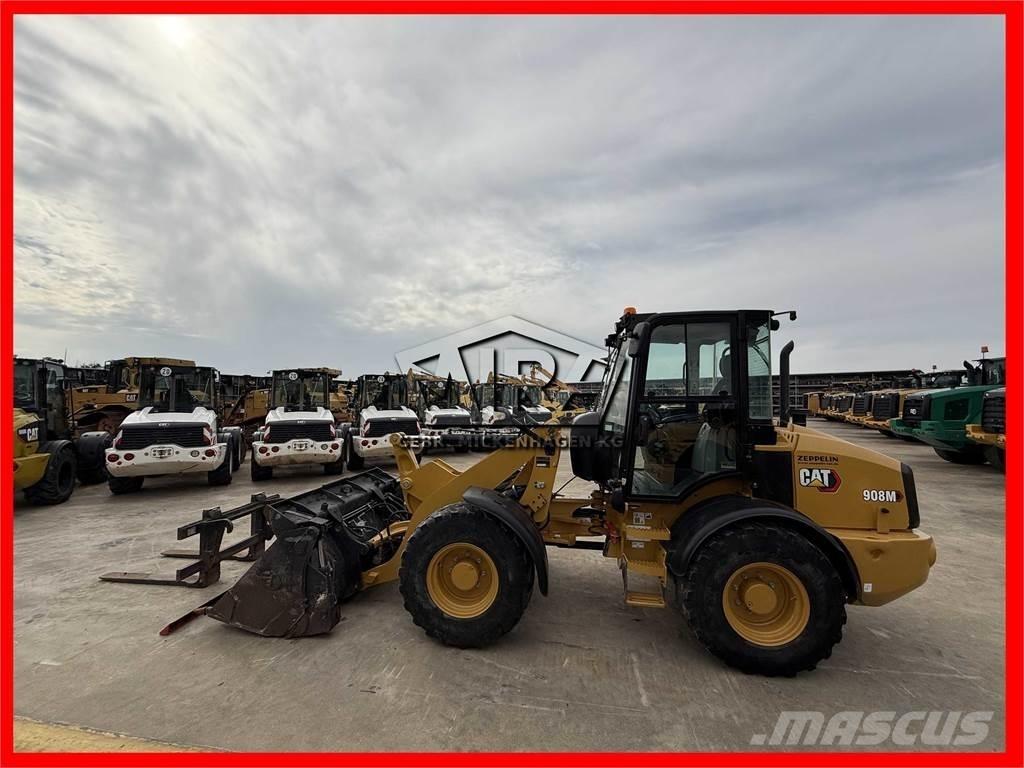 CAT 908M Iekrāvēji uz riteņiem