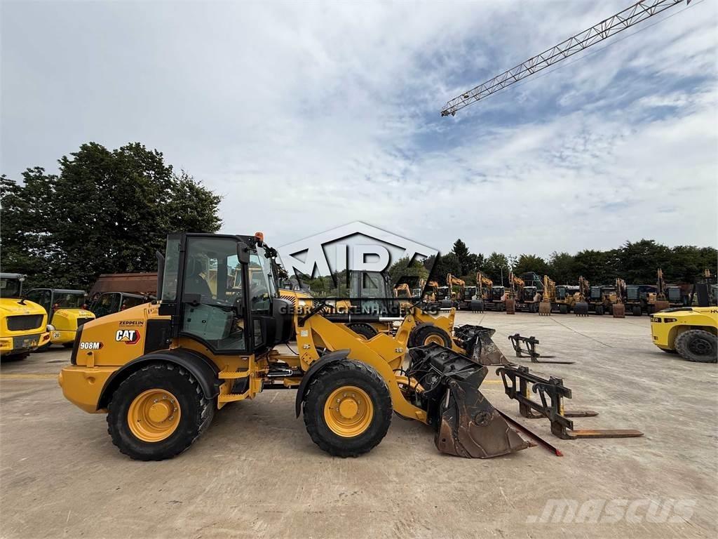 CAT 908M Iekrāvēji uz riteņiem