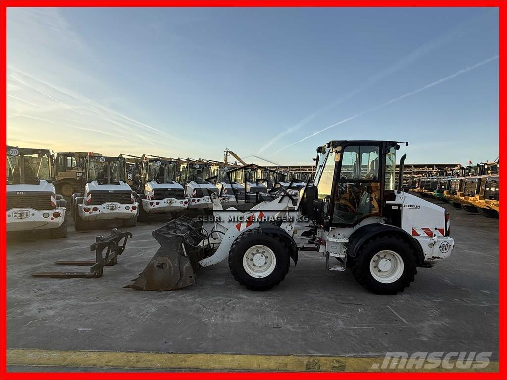 CAT 908M Iekrāvēji uz riteņiem