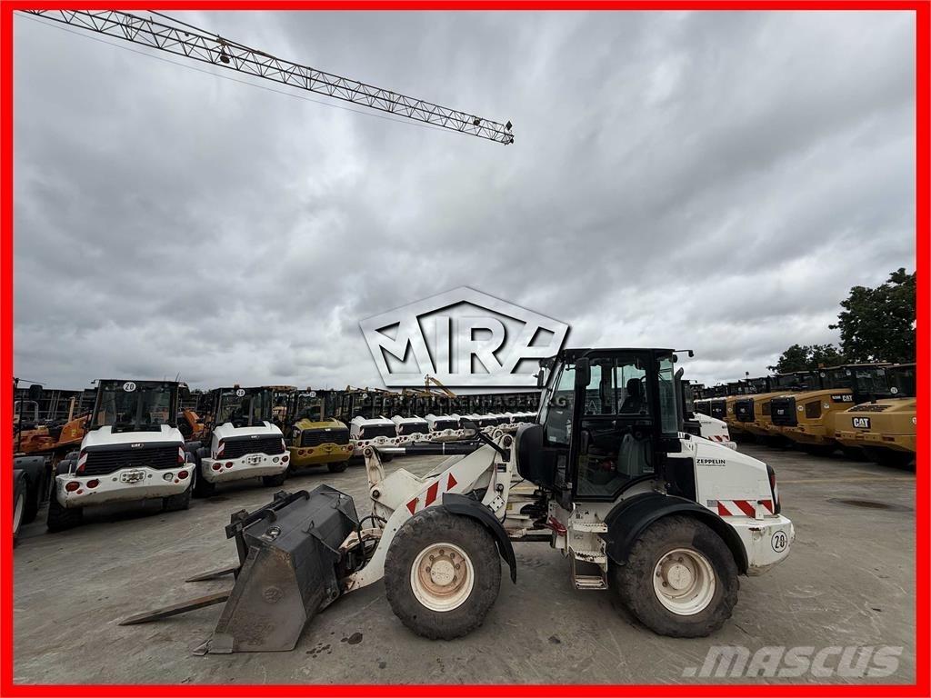 CAT 908M Iekrāvēji uz riteņiem