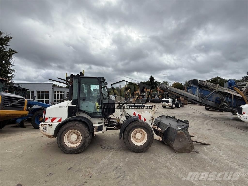 CAT 908M Iekrāvēji uz riteņiem
