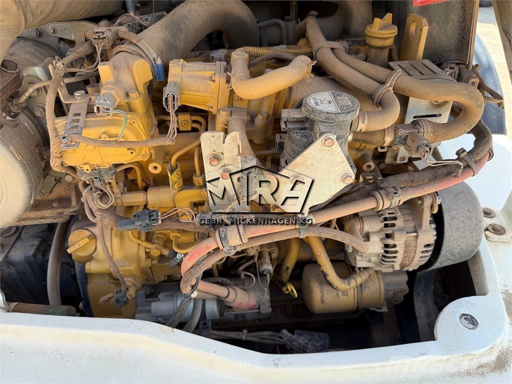 CAT 908M Iekrāvēji uz riteņiem