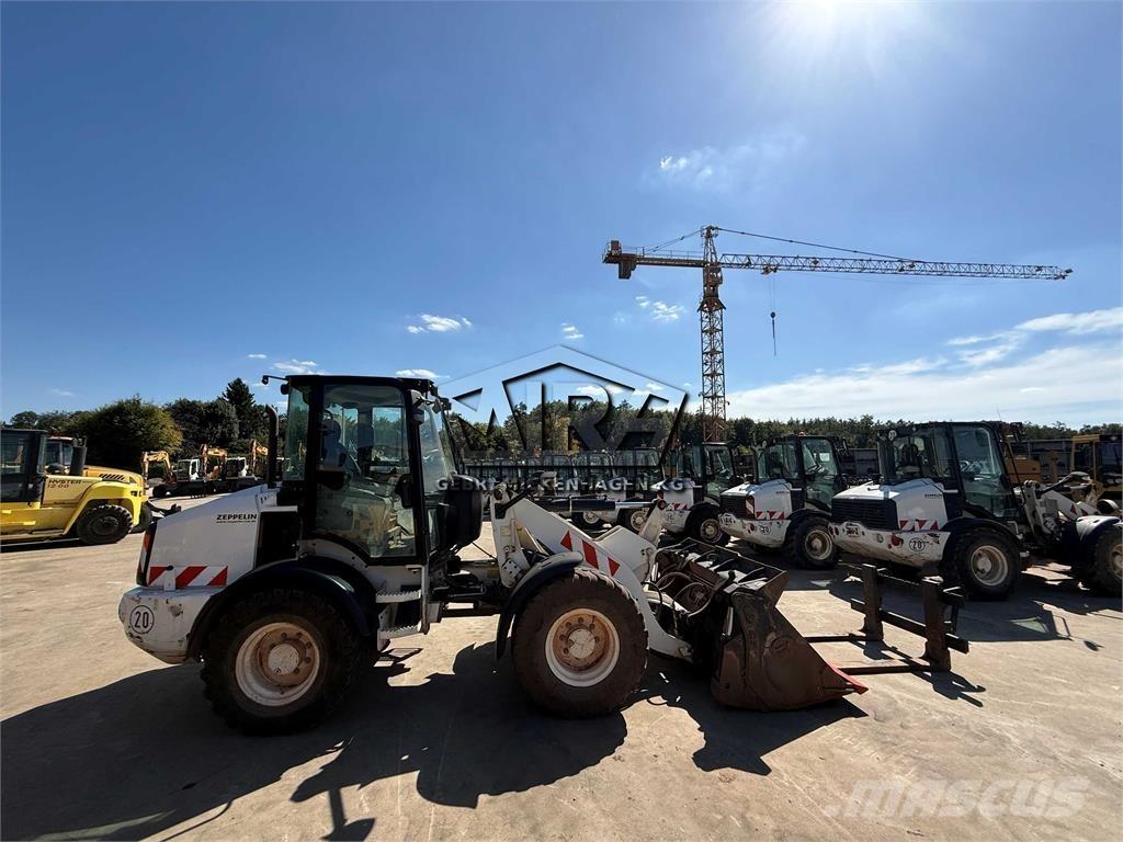 CAT 908M Iekrāvēji uz riteņiem