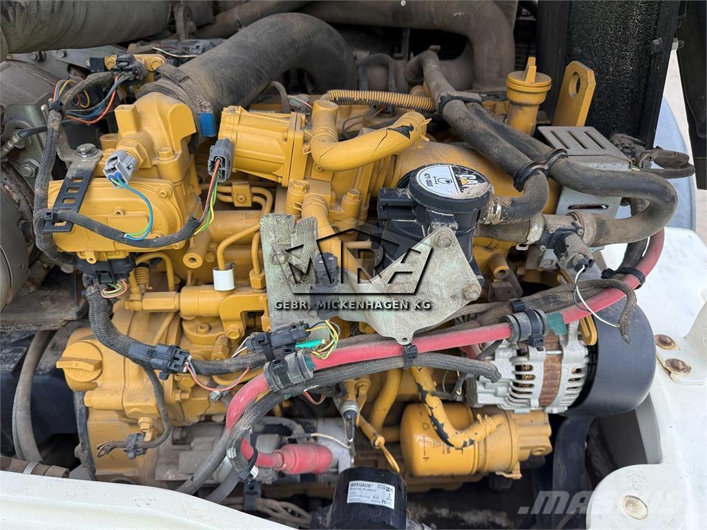 CAT 908M Iekrāvēji uz riteņiem