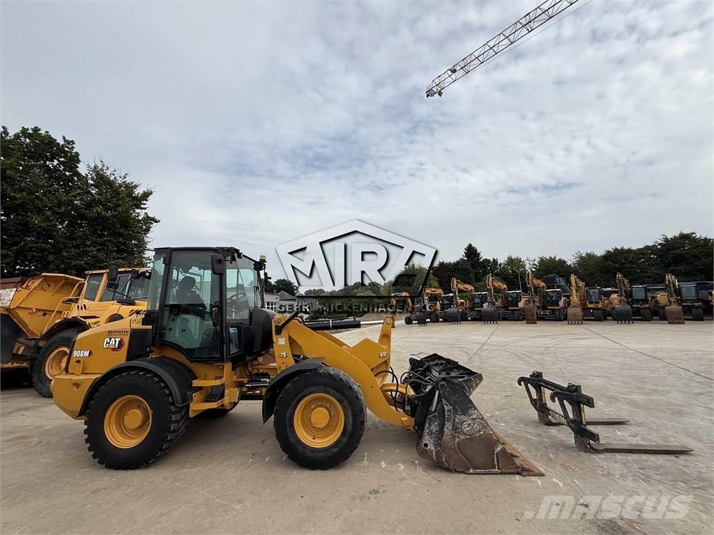 CAT 908M Iekrāvēji uz riteņiem