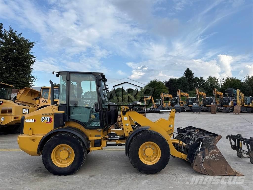 CAT 908M Iekrāvēji uz riteņiem