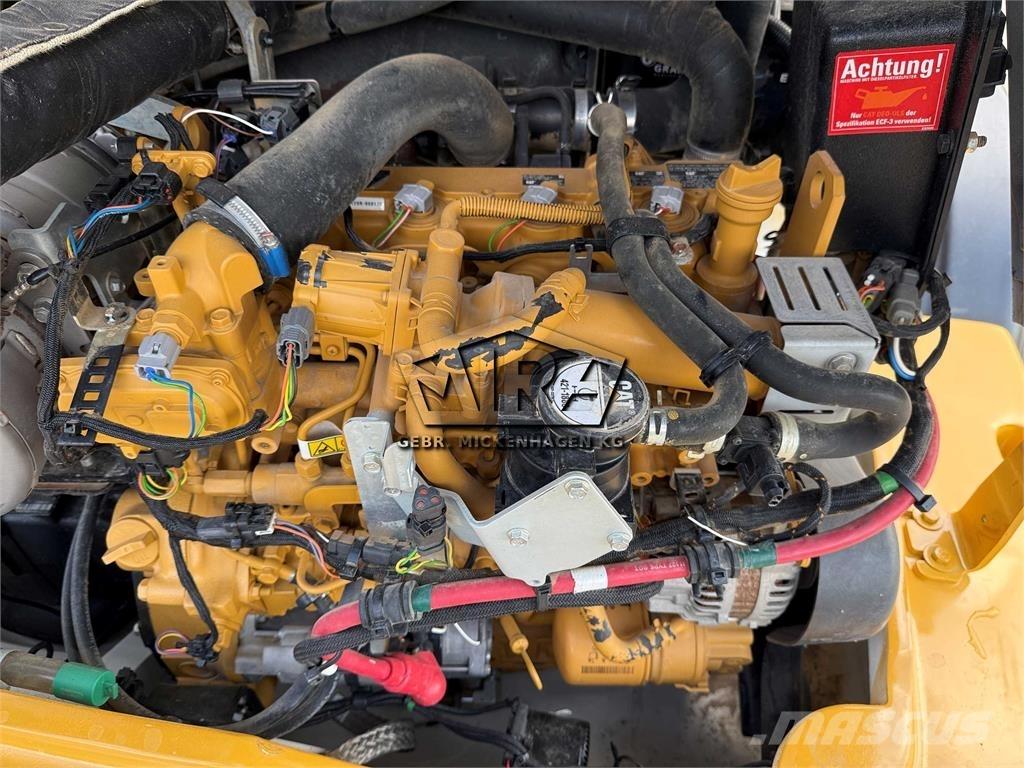 CAT 908M Iekrāvēji uz riteņiem