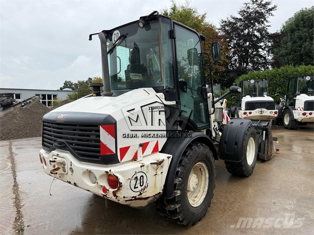 CAT 908M Iekrāvēji uz riteņiem