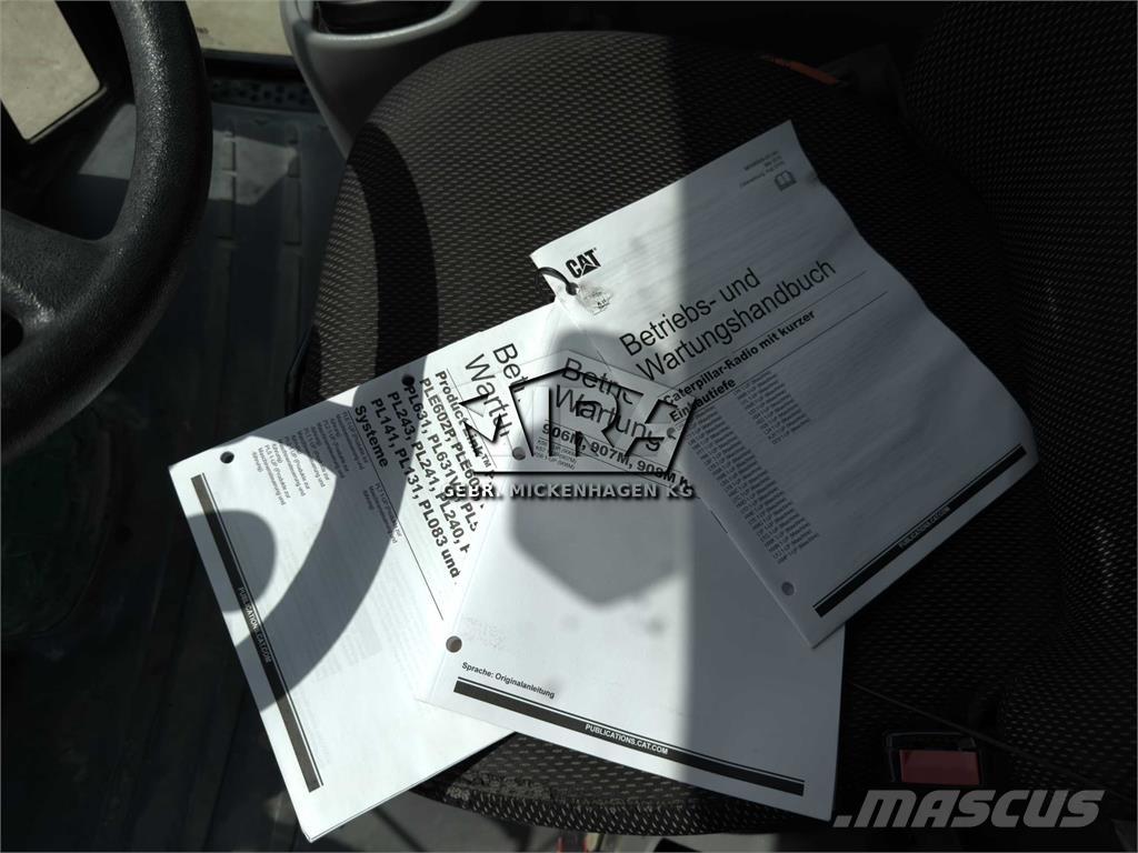 CAT 908M Iekrāvēji uz riteņiem