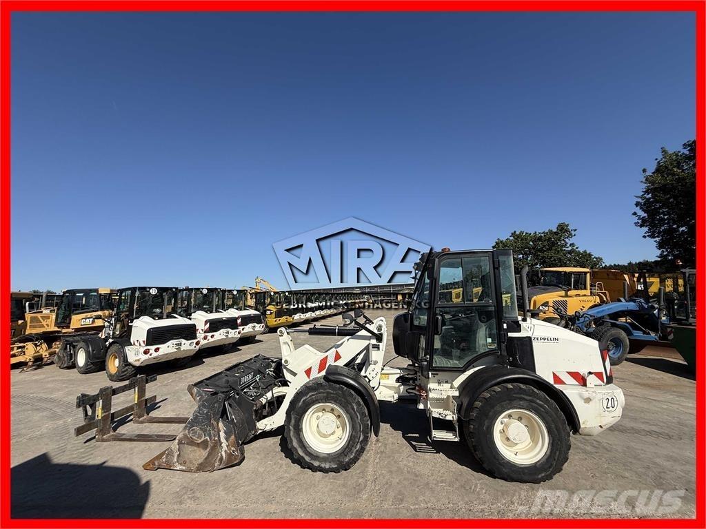 CAT 908M Iekrāvēji uz riteņiem