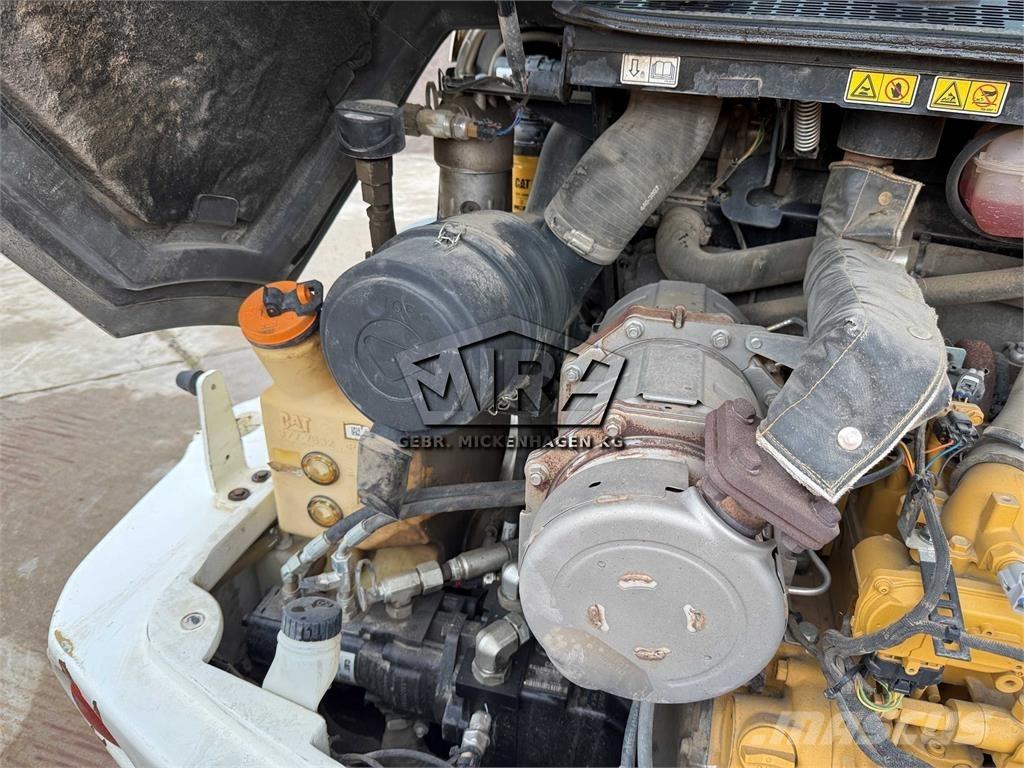 CAT 908M Iekrāvēji uz riteņiem