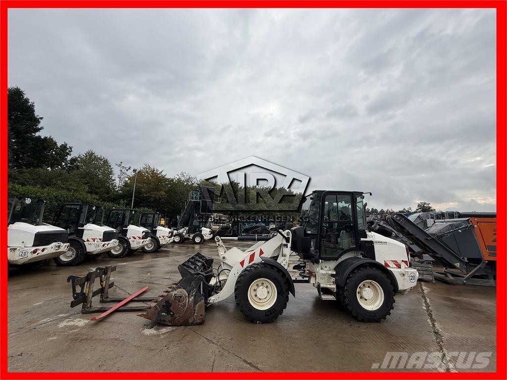 CAT 908M Iekrāvēji uz riteņiem