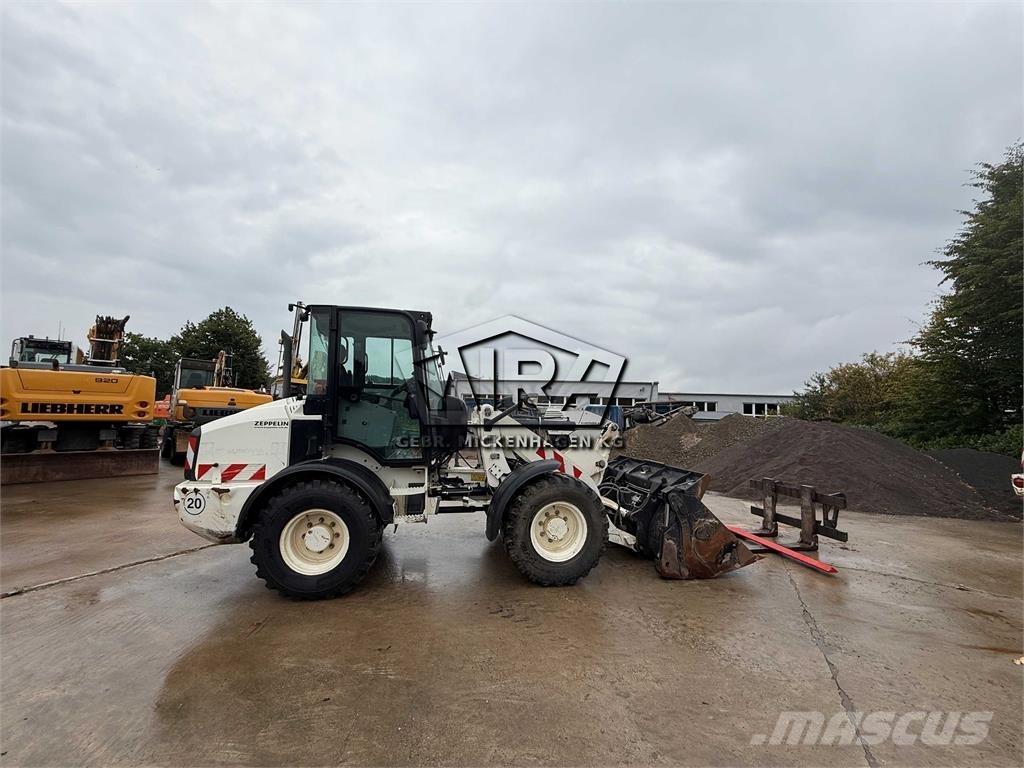 CAT 908M Iekrāvēji uz riteņiem