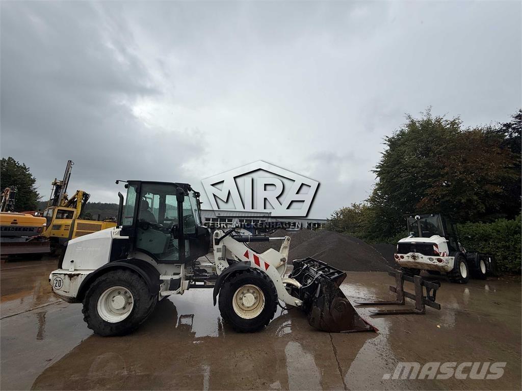 CAT 908M Iekrāvēji uz riteņiem