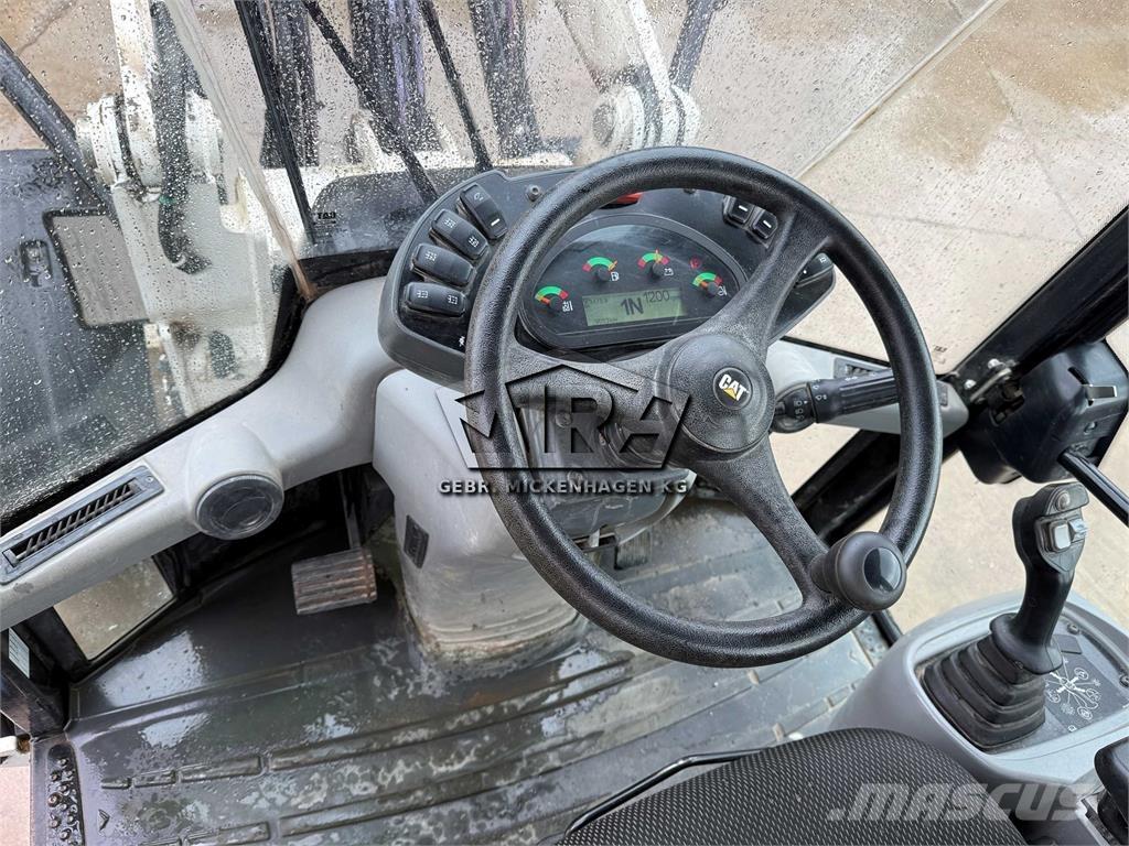CAT 908M Iekrāvēji uz riteņiem