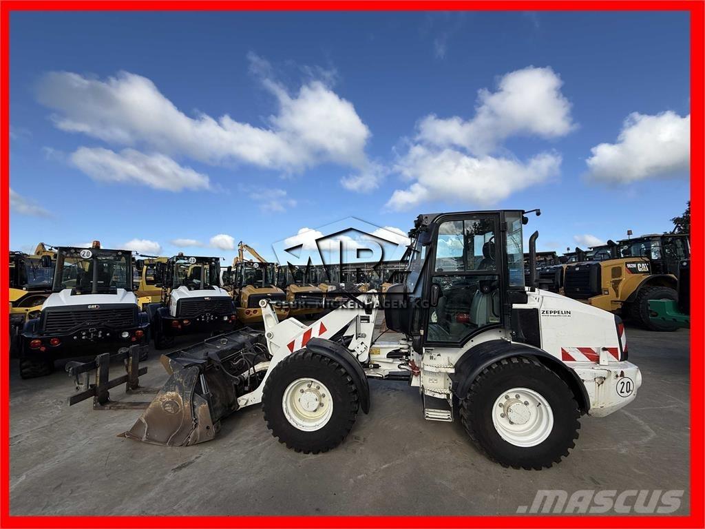 CAT 908M Iekrāvēji uz riteņiem