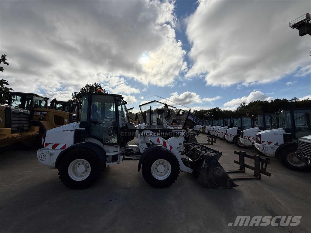 CAT 908M Iekrāvēji uz riteņiem