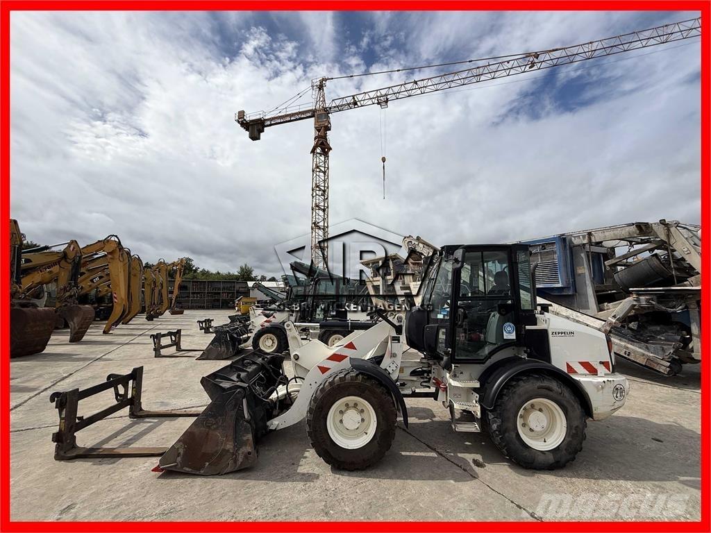 CAT 908M Iekrāvēji uz riteņiem