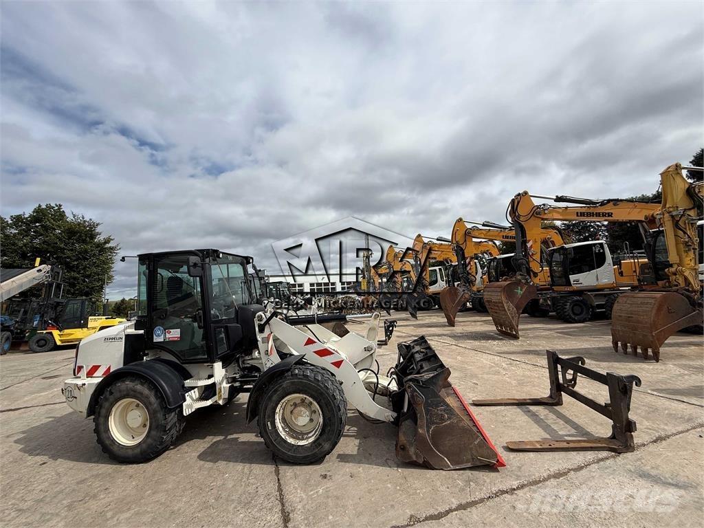 CAT 908M Iekrāvēji uz riteņiem