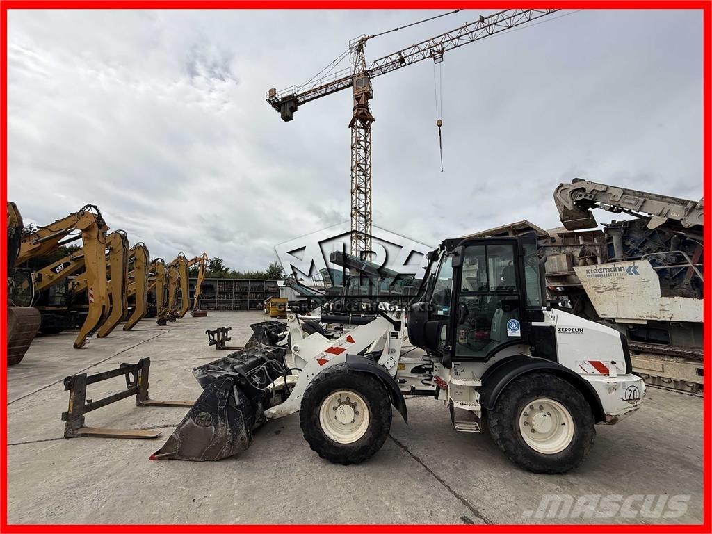 CAT 908M Iekrāvēji uz riteņiem