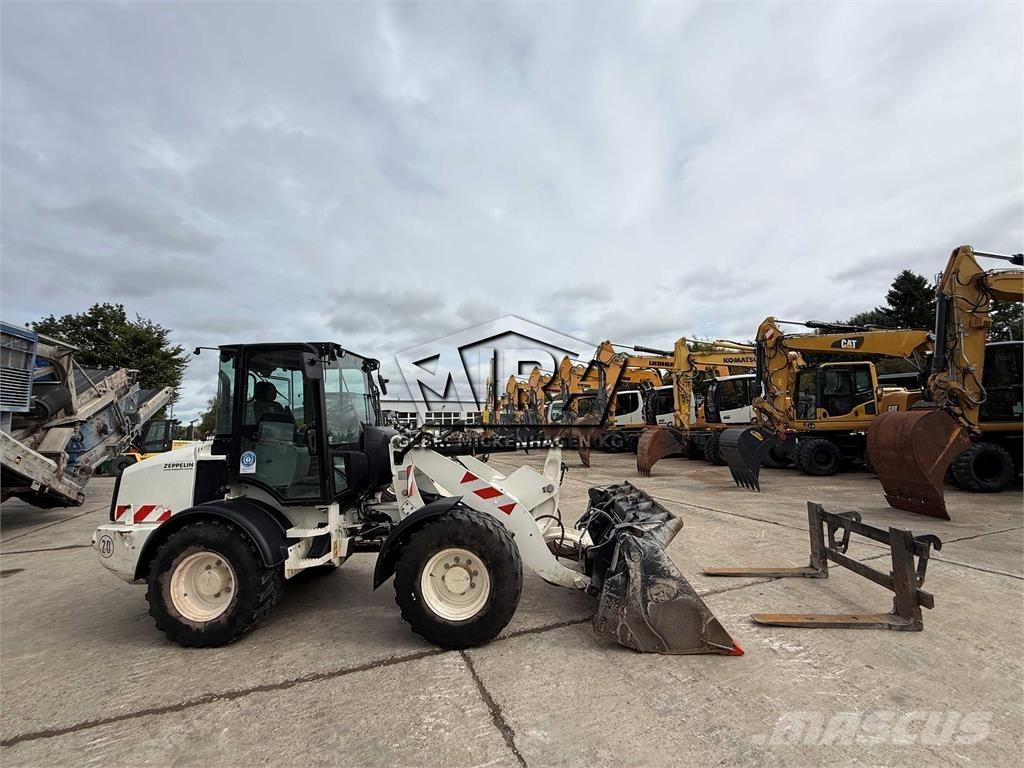 CAT 908M Iekrāvēji uz riteņiem