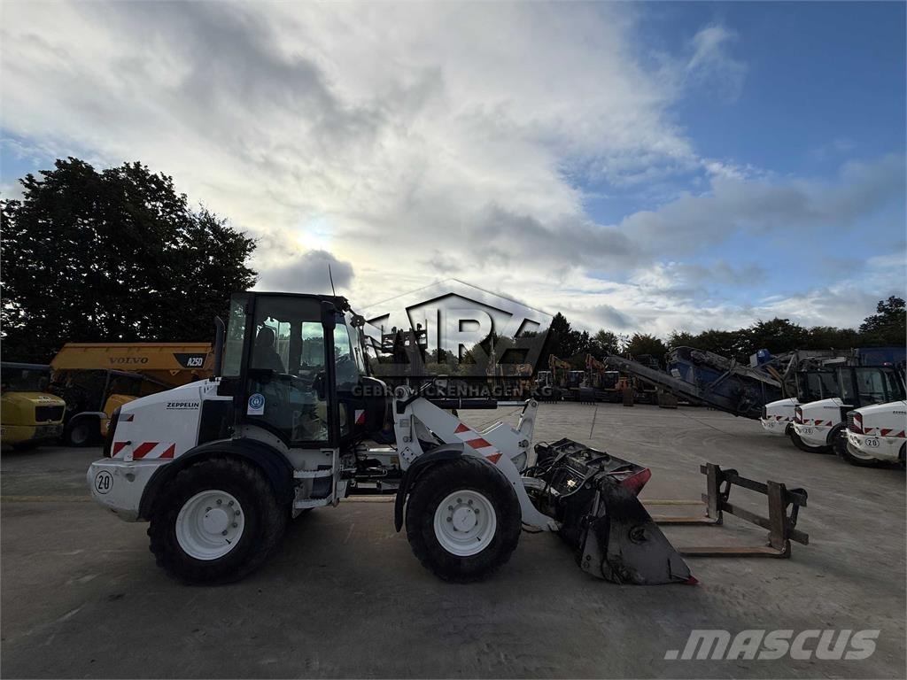 CAT 908M Iekrāvēji uz riteņiem