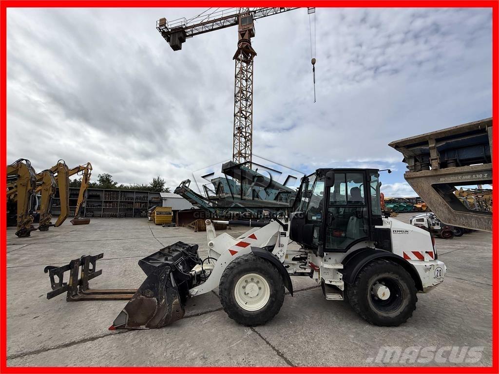 CAT 908M Iekrāvēji uz riteņiem