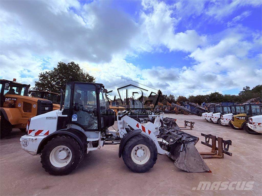 CAT 908M Iekrāvēji uz riteņiem