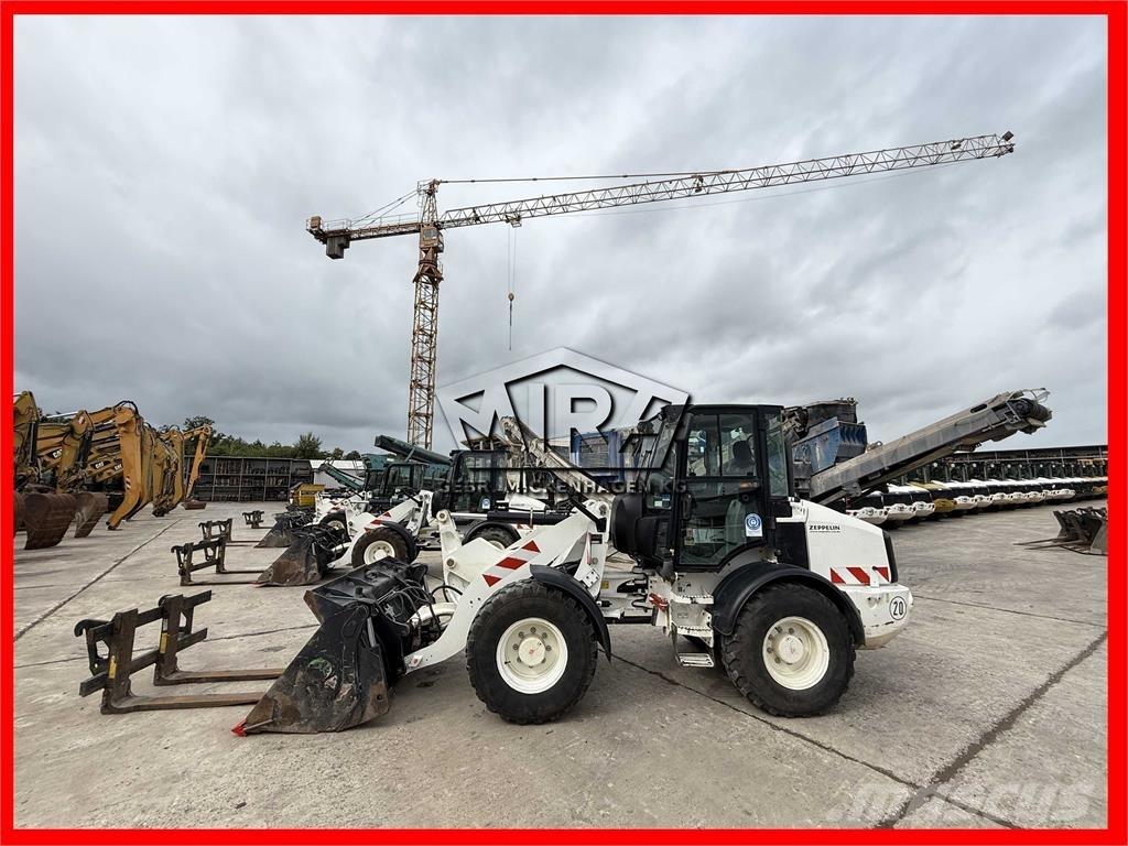 CAT 908M Iekrāvēji uz riteņiem