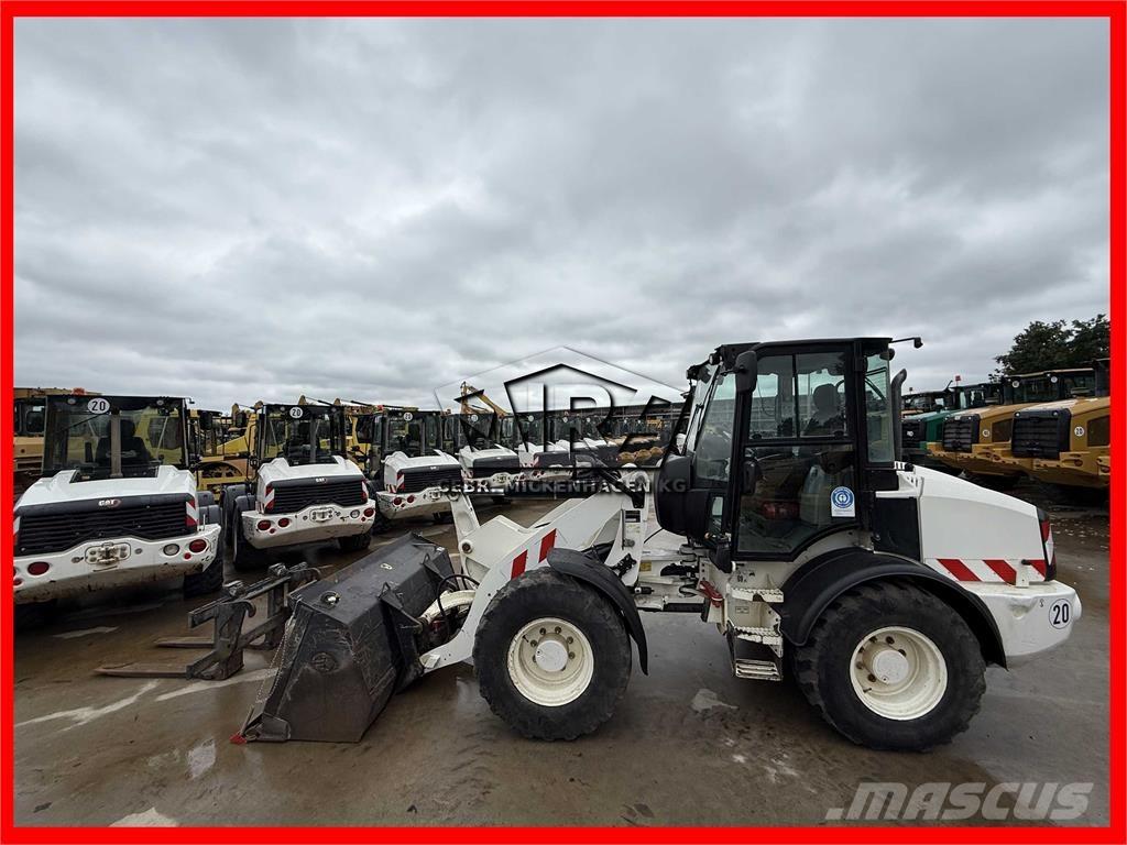 CAT 908M Iekrāvēji uz riteņiem