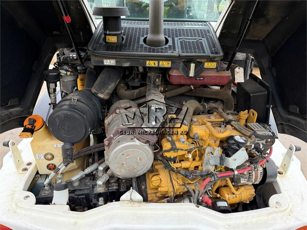 CAT 908M Iekrāvēji uz riteņiem