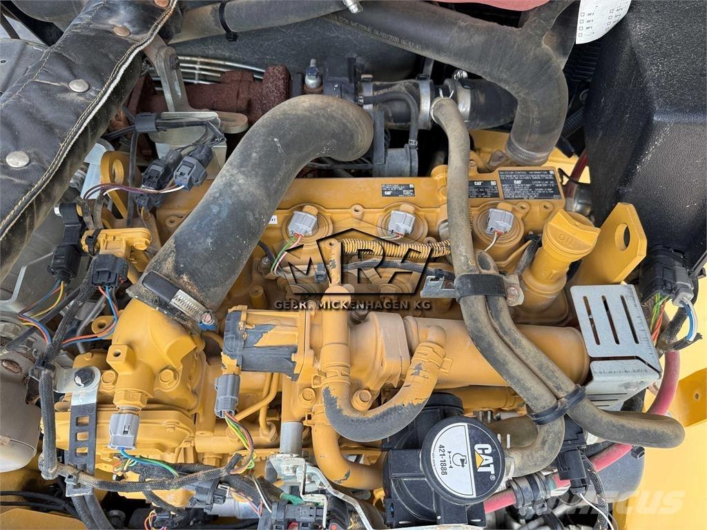 CAT 908M Iekrāvēji uz riteņiem