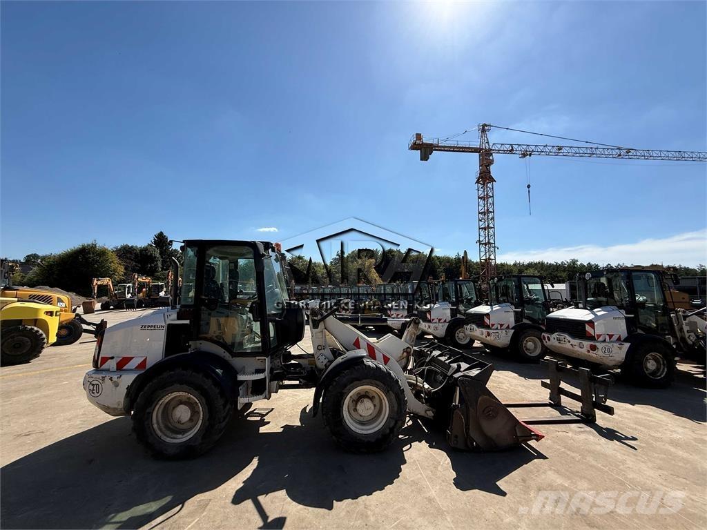 CAT 908M Iekrāvēji uz riteņiem