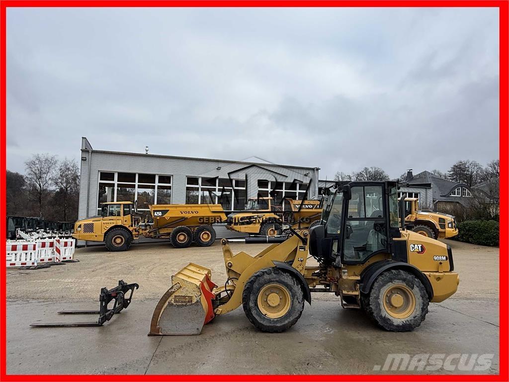 CAT 908M Iekrāvēji uz riteņiem