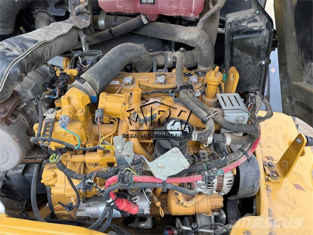 CAT 908M Iekrāvēji uz riteņiem