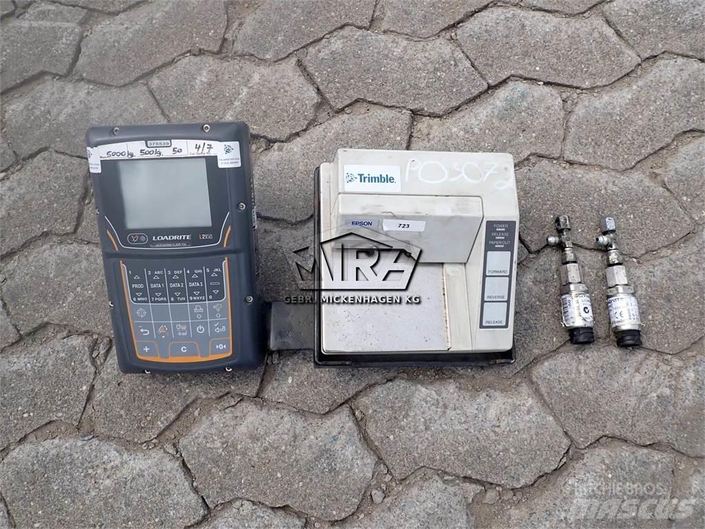 CAT 926 M/ Waage Kabīnes un interjers