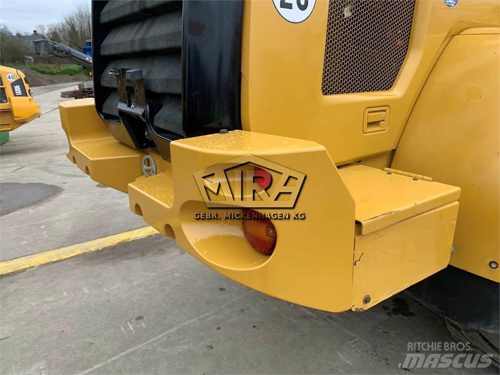 CAT 930M Iekrāvēji uz riteņiem