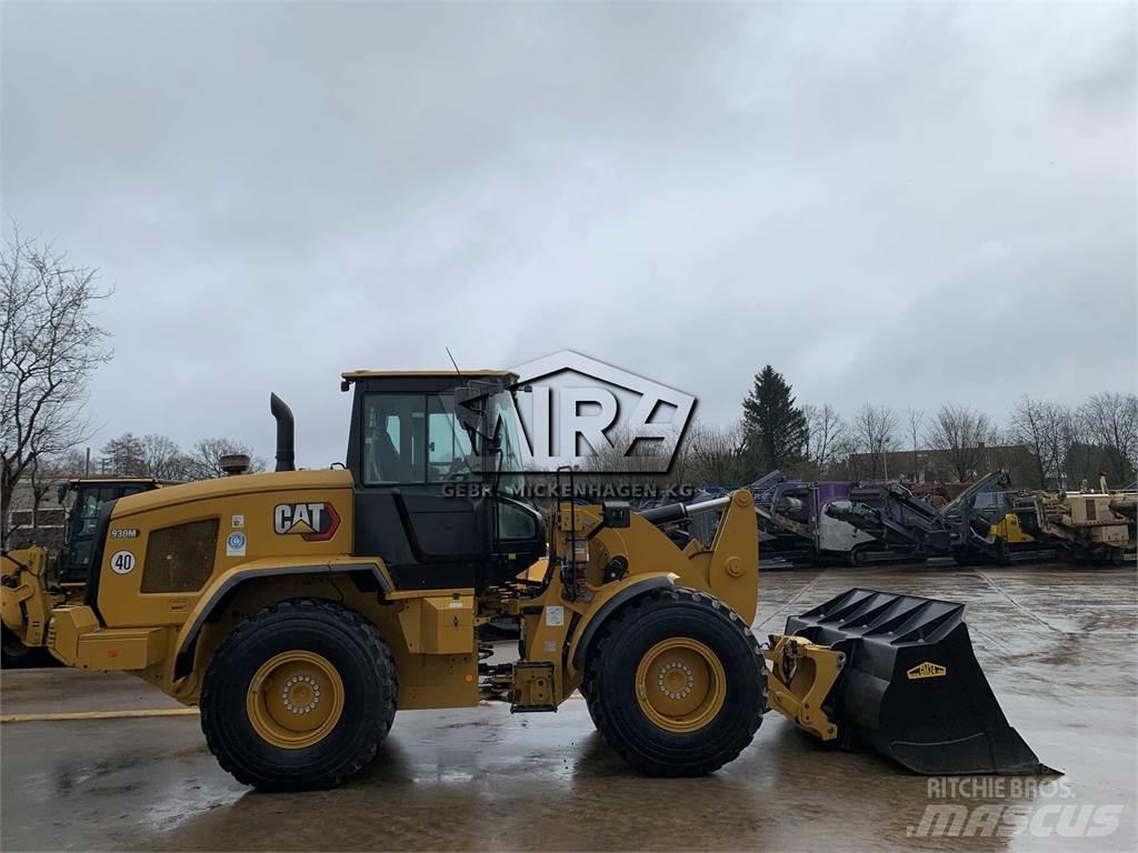 CAT 930M Iekrāvēji uz riteņiem