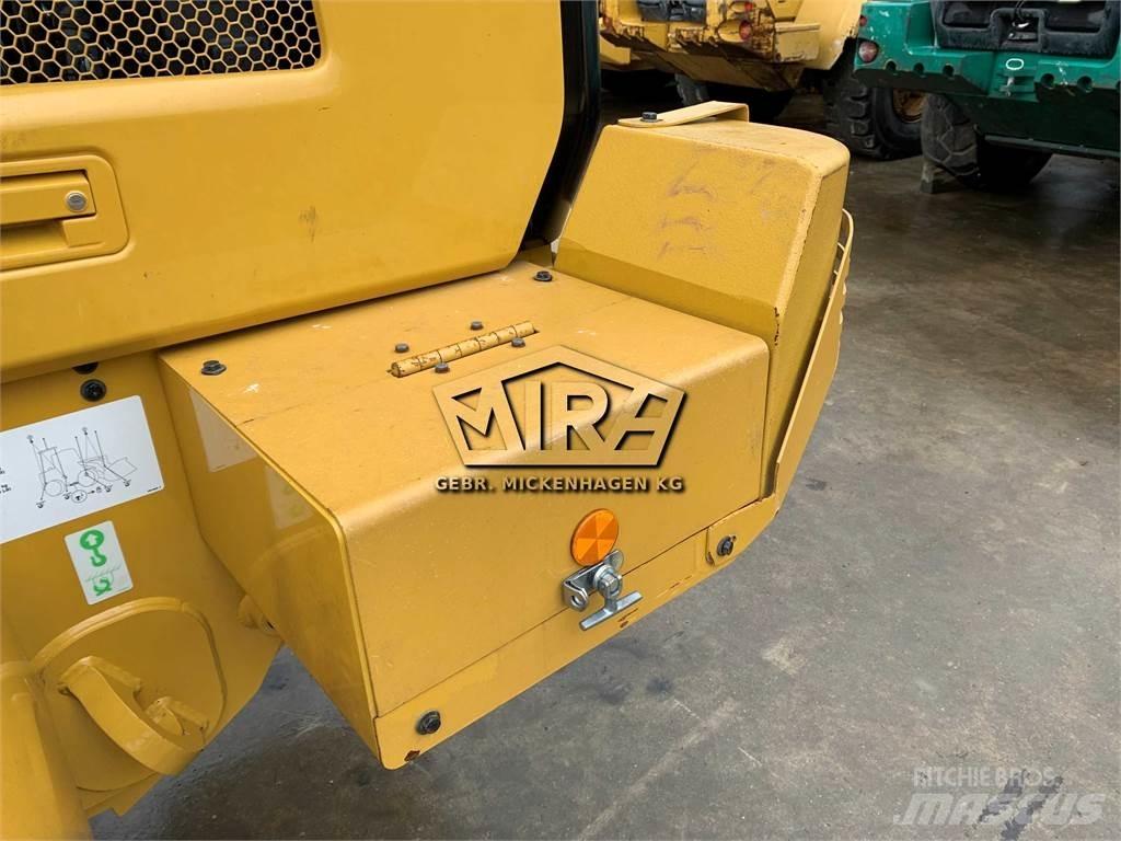 CAT 930M Iekrāvēji uz riteņiem