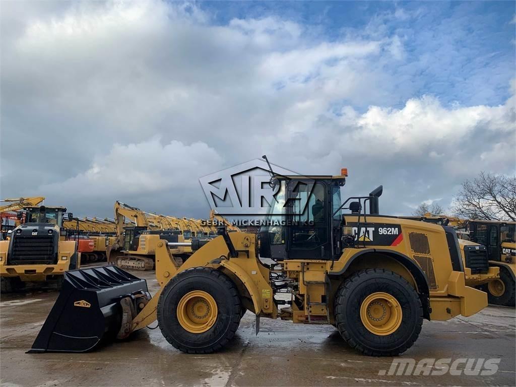 CAT 962M ( 950 M ) Iekrāvēji uz riteņiem