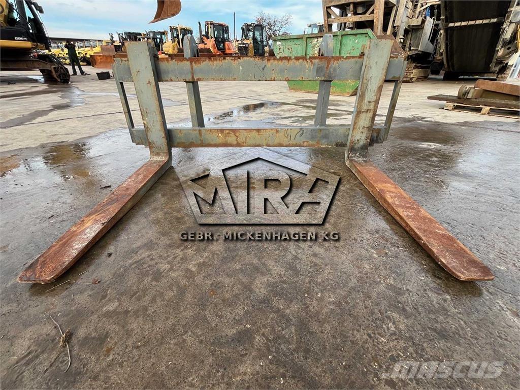 Volvo SW / L90 Dakšas