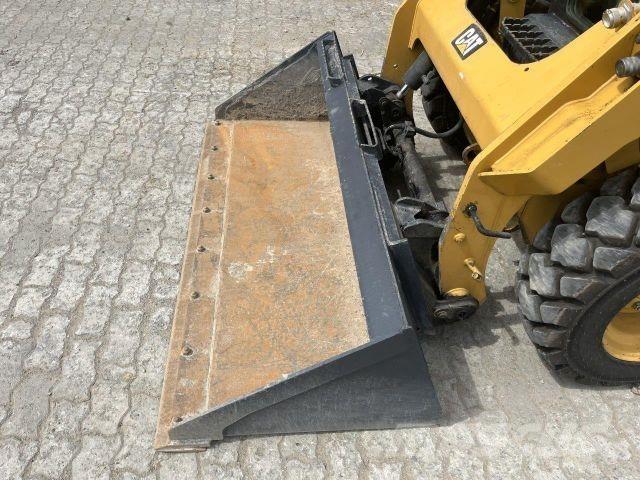 CAT 242D Būvniecība- Citi