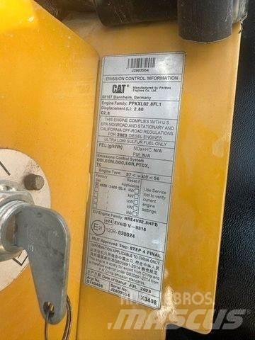 CAT 906 Iekrāvēji uz riteņiem