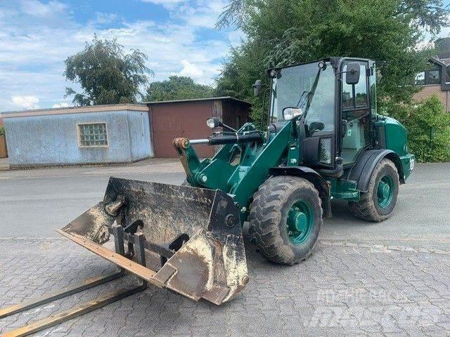 CAT 906 M Iekrāvēji uz riteņiem