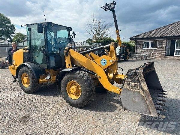 CAT 906M Iekrāvēji uz riteņiem