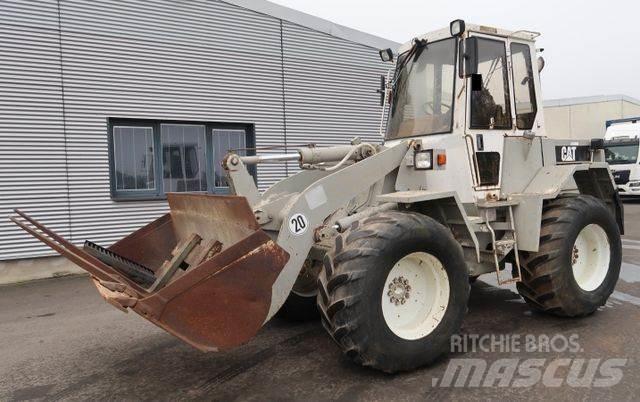 CAT 910 E Iekrāvēji uz riteņiem