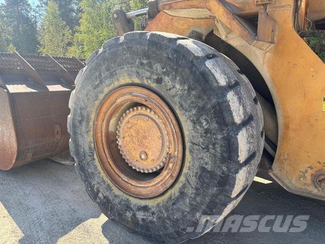 CAT 988 B Iekrāvēji uz riteņiem